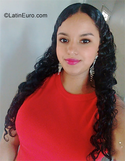 Date this young Colombia girl Lorena from Medellin CO25665