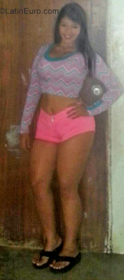 Date this nice looking Venezuela girl Karla from Barquisimeto VE2531