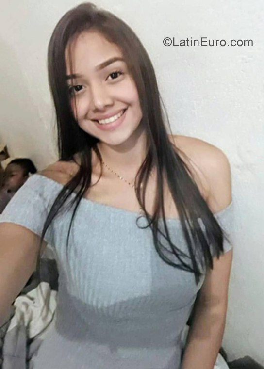 Date this charming Venezuela girl Hilary from Barquisimeto VE2538