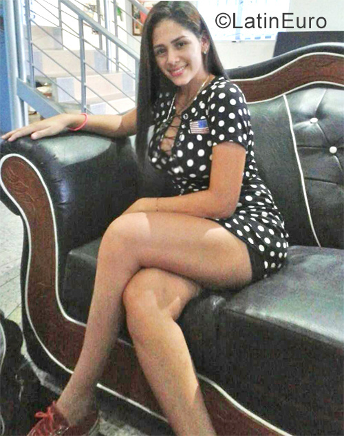 Date this pretty Venezuela girl Maryri from Barinas VE2543