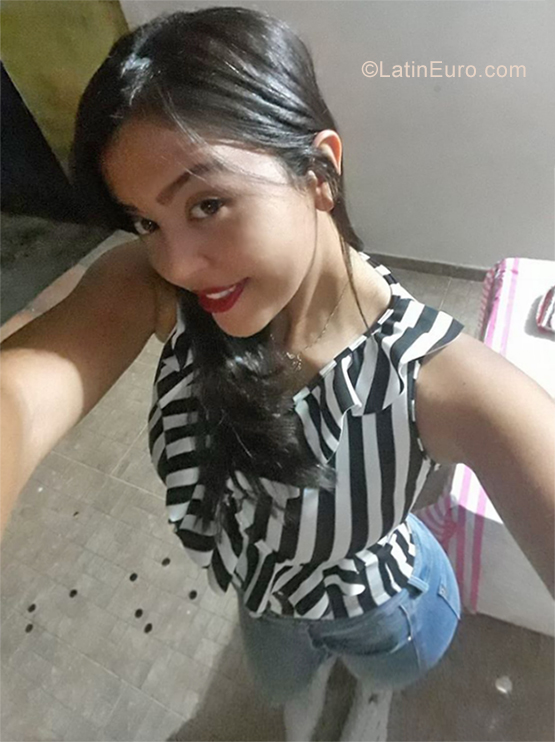 Date this funny Colombia girl Claudia from Barrancabermeja CO25809