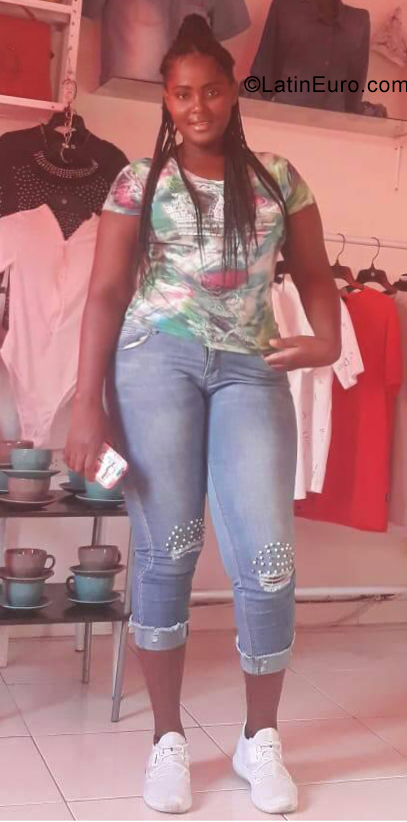 Date this exotic Colombia girl Maris from Cali CO25811