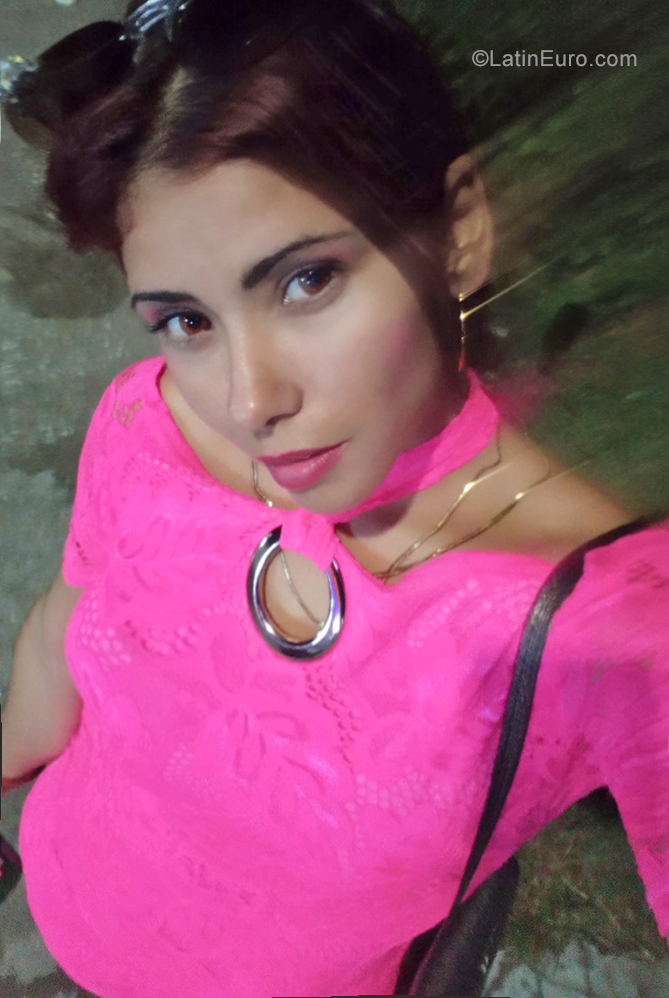 Date this delightful Cuba girl Jessica from Havana CU554
