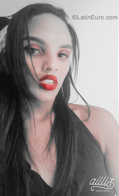 Date this funny Cuba girl Ismaray from Havana CU555