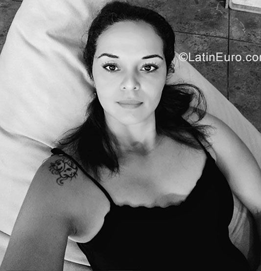 Date this good-looking Brazil girl Claudia from Sao Paulo BR10877