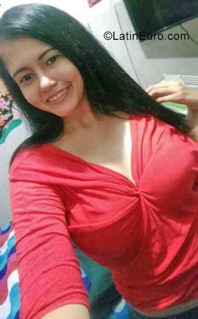 Date this athletic Colombia girl Lucia from Cartagena CO25832