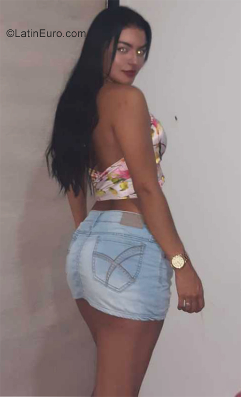 Date this sultry Colombia girl Tania from Bogota CO25851
