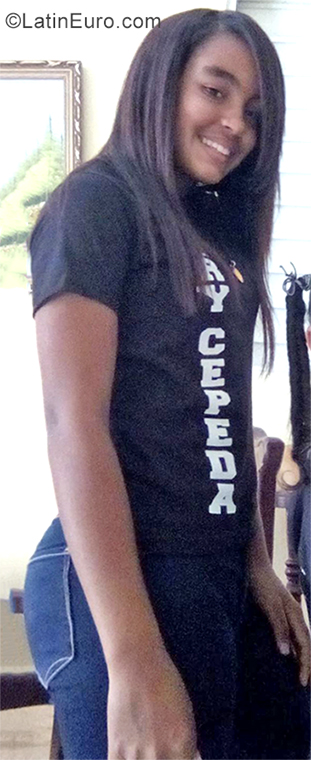 Date this tall Dominican Republic girl Ariany from San Francisco De Macoris DO35605