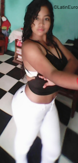 Date this happy Colombia girl Fernanda from Cali CO25867