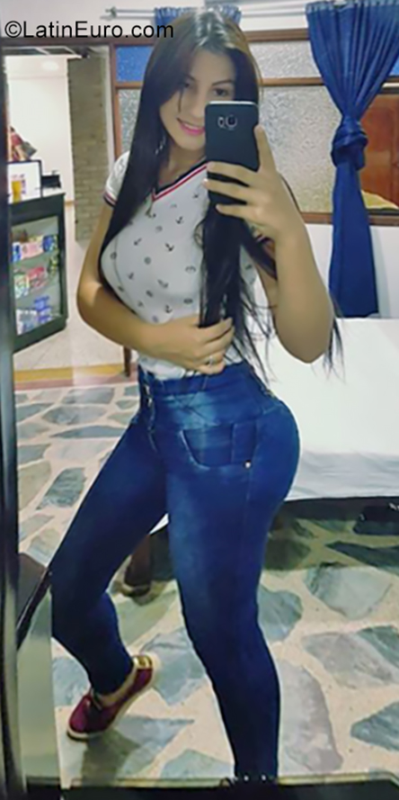 Date this sensual Colombia girl Kelly from Cucuta CO25892