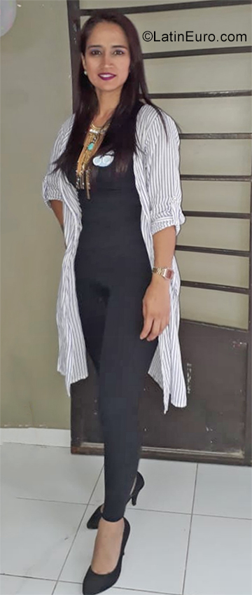 Date this beautiful Colombia girl Linda from Cali CO25899