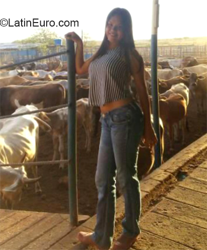 Date this charming Venezuela girl Gray from El Tigre VE2618
