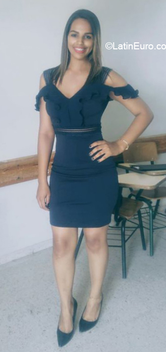 Date this hot Dominican Republic girl Coral from San Francisco De Macoris DO35768