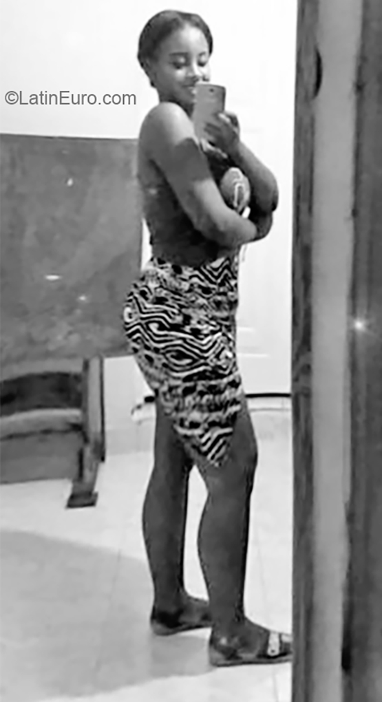 Date this sultry Dominican Republic girl Yasiry from Bonao DO35832