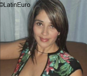 Date this voluptuous Colombia girl Monica from Armenia CO25978