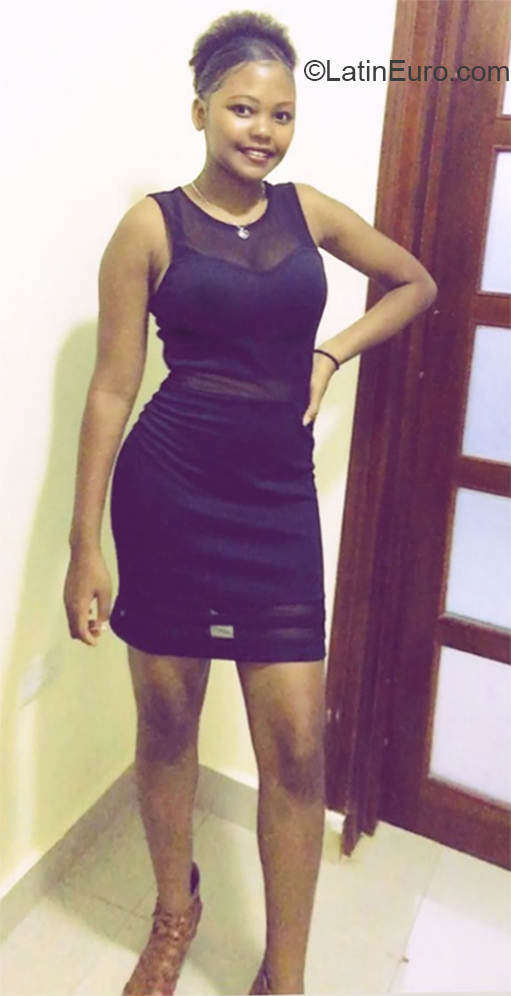 Date this good-looking Dominican Republic girl Winia from Higuey DO35873