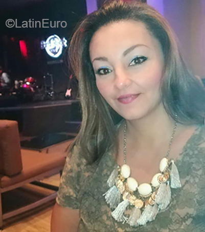 Date this voluptuous Colombia girl Yesica from Medellín CO25994
