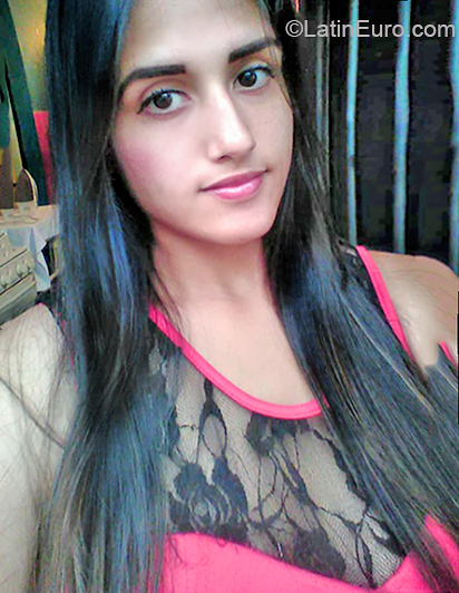 Date this attractive Venezuela girl Grey from Barinas VE2691