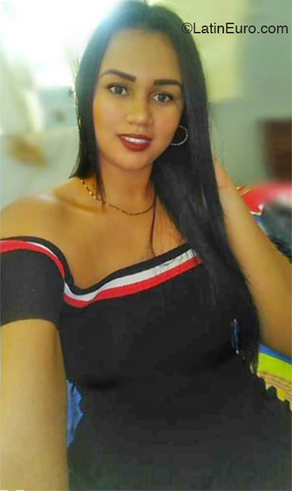 Date this tall Colombia girl Angie from cali CO26057