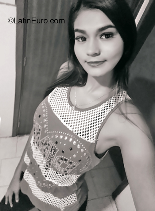 Date this passionate Venezuela girl Chiquinquira from Cumana VE2707