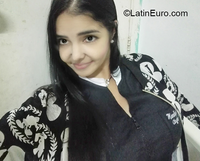 Date this cute Venezuela girl Mare from Caracas VE2718