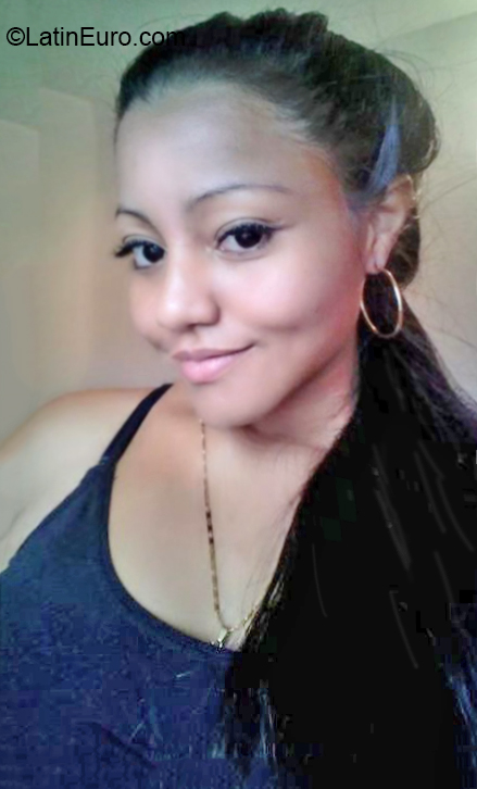 Date this pretty Venezuela girl Alejandra from Caracas VE2720