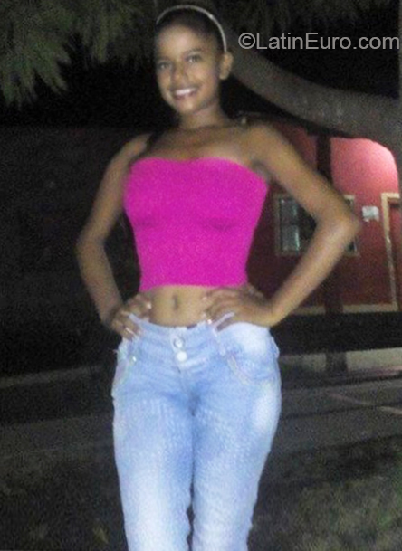Date this gorgeous Colombia girl Neyla from Bucaramanga CO26125