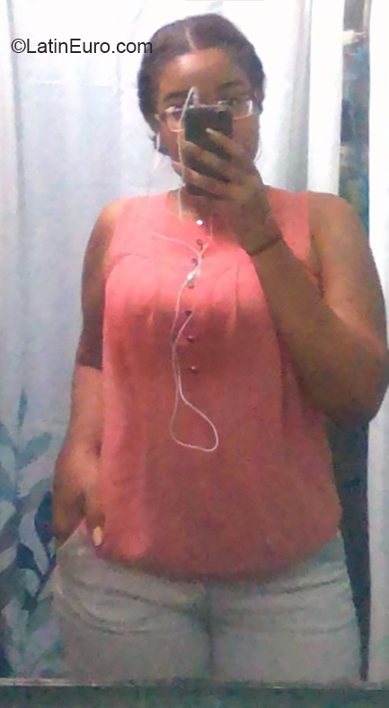 Date this hot Venezuela girl Aksra from Caracas VE2745