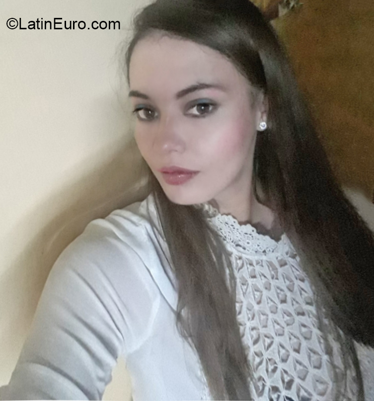 Date this attractive Ecuador girl MARIA from Quevedo EC382