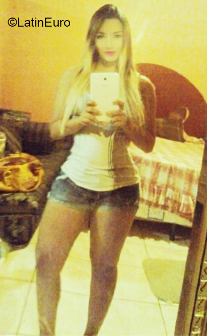 Date this nice looking Spain girl Mabeline from Valencia ES476