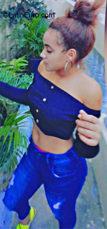 Date this stunning Dominican Republic girl Karol from La Vega DO36415