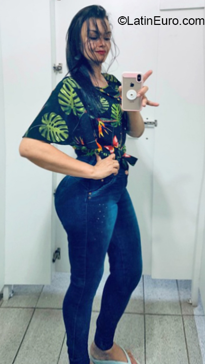 Date this charming Brazil girl Renata from Baixo Guabdu BR10946