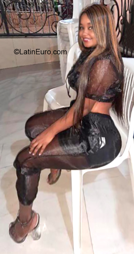 Date this athletic Colombia girl Kimberley from Cali CO26221