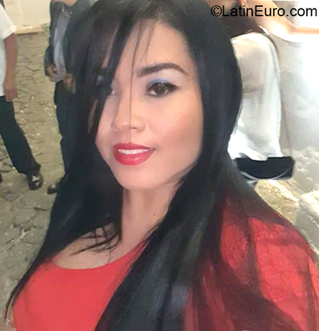 Date this voluptuous Colombia girl Claudia lorena from Cali CO26223