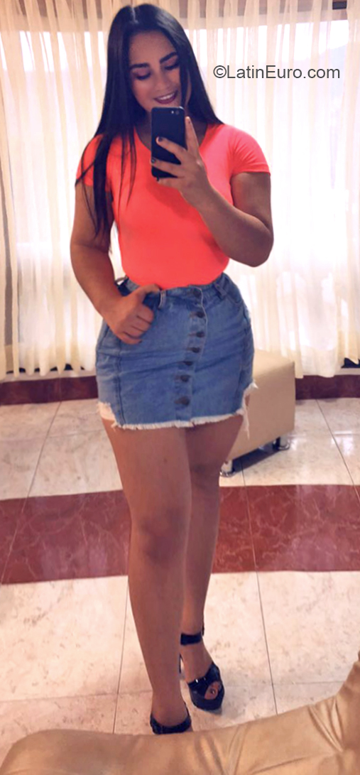 Date this pretty Colombia girl Yeimi from Cali CO26224
