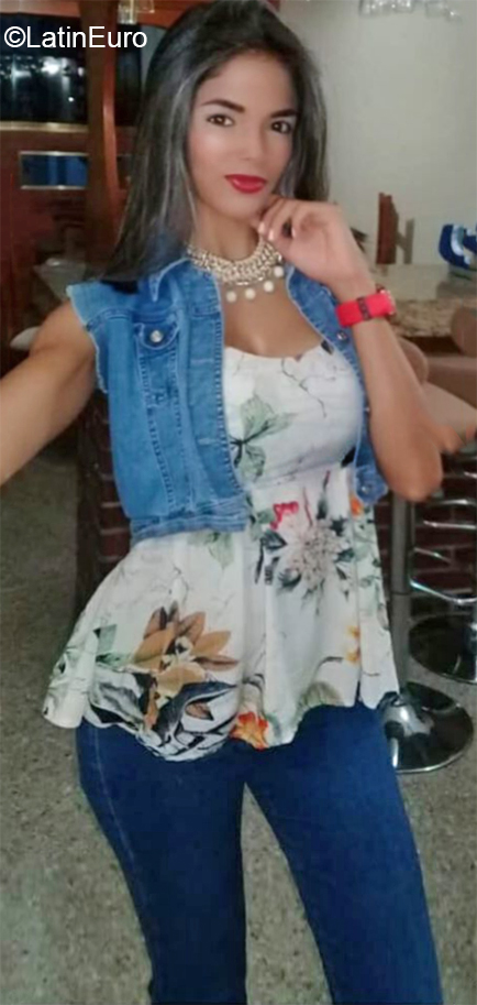 Date this passionate Venezuela girl Andrea from Caracas VE2759