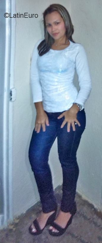 Date this attractive Venezuela girl Flor from Ciudad Guayana VE2760