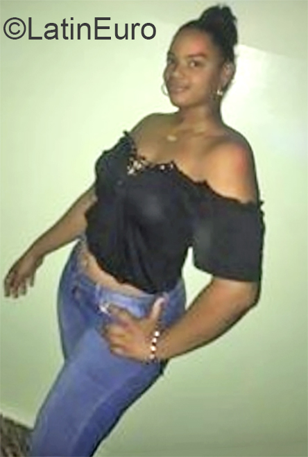 Date this beautiful Dominican Republic girl Arleny from La Vega DO36451
