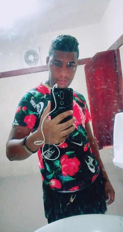 Date this tall Dominican Republic man Liney from Higuey DO36477