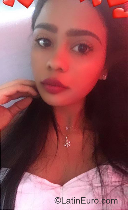 Date this athletic Dominican Republic girl Lorena from Santiago DO36494
