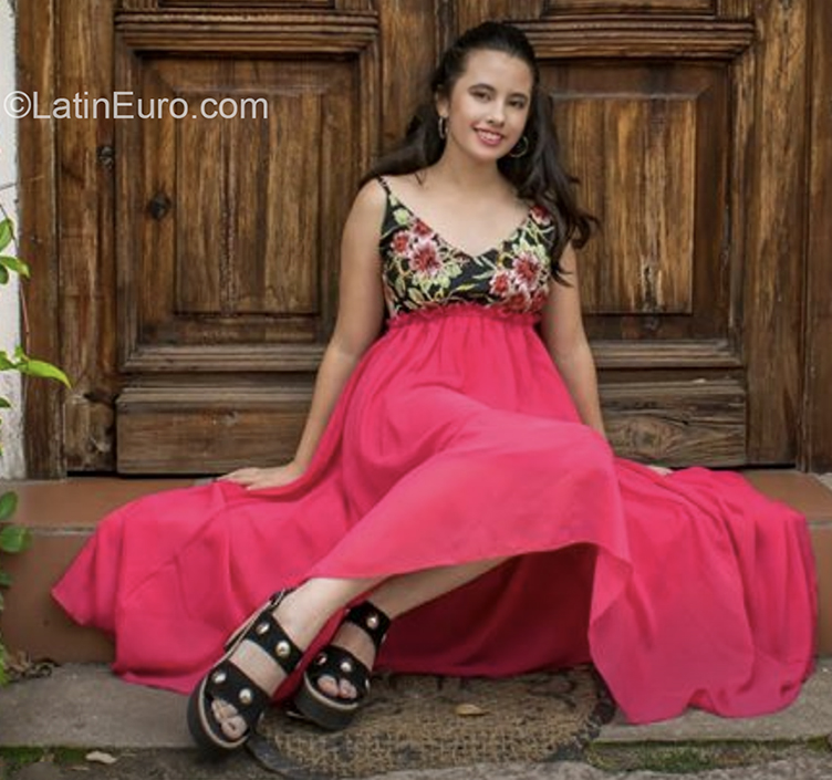 Date this young Argentina girl Giuli from Mendoza AR257