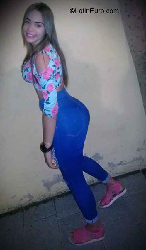 Date this georgeous Venezuela girl Ziku from Valencia VE2803