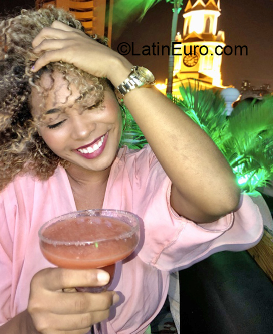 Date this exotic Colombia girl Valentina from Cartagena CO29284