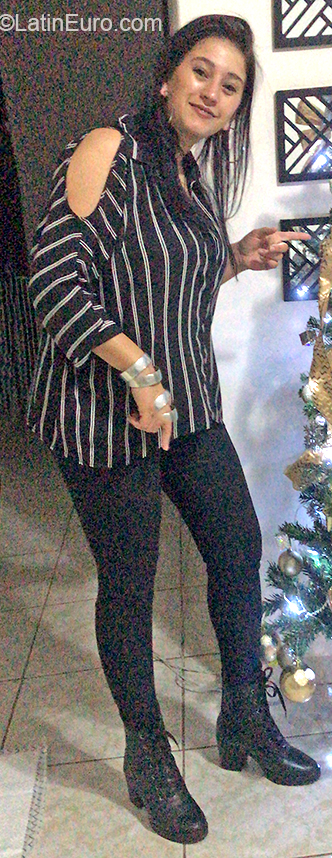 Date this sensual Brazil girl Andrea from Curitiba BR10963