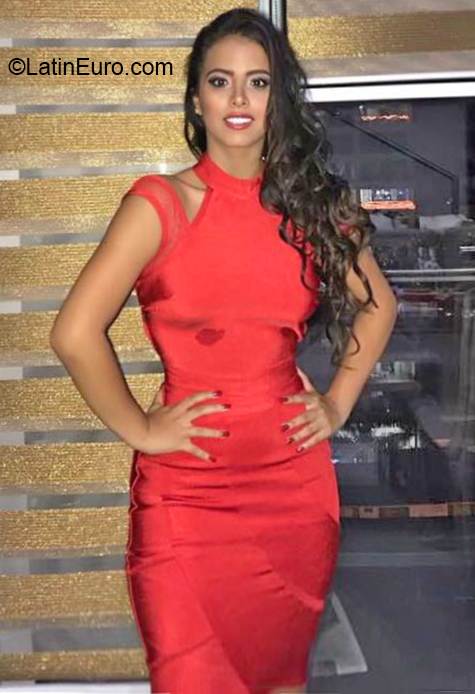 Date this voluptuous Colombia girl Tati from Medellin CO26343