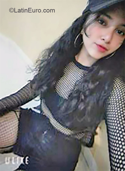Date this georgeous Venezuela girl Rina from Caracas VE2819