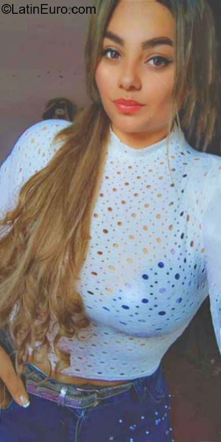 Date this sensual Colombia girl Paula from Pereira CO26379