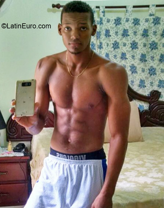 Date this sensual Dominican Republic man Jore from Santo Domingo DO36772