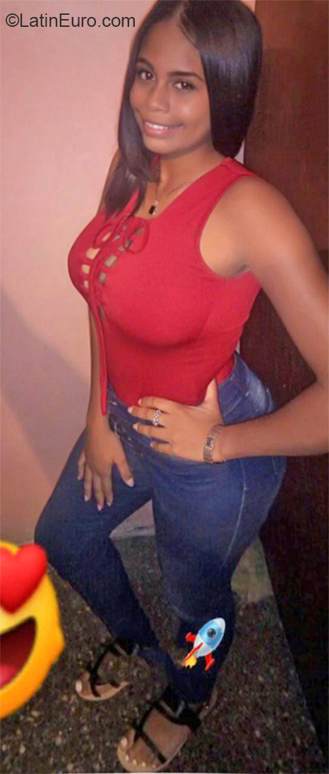 Date this charming Venezuela girl Nathaly from Caracas VE2826