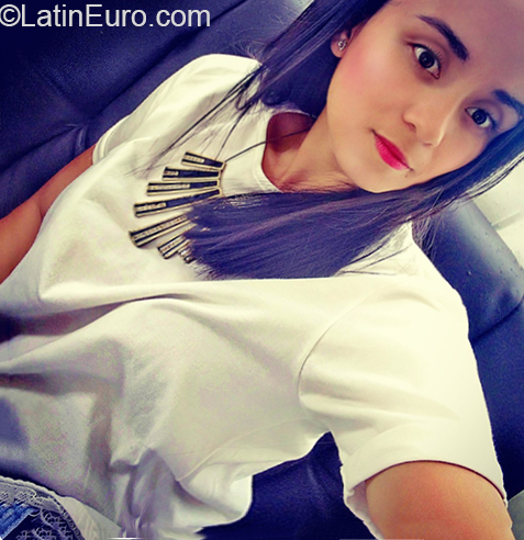 Date this good-looking Colombia girl Vanessa from Manizales CO26404